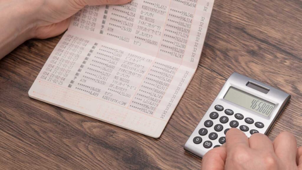 現金より純金・プラチナを持つメリットとは?