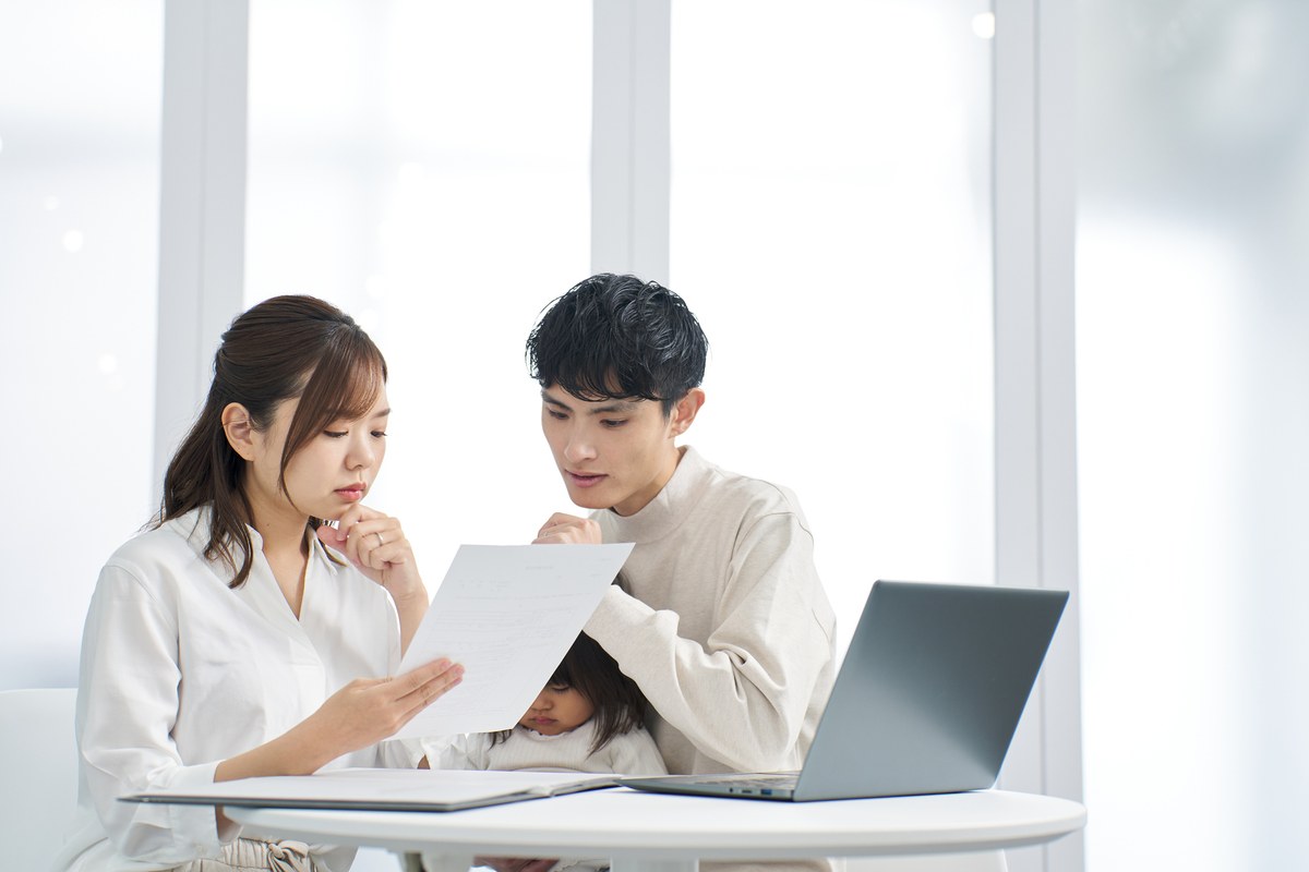 料金プランを比較検討するイメージ